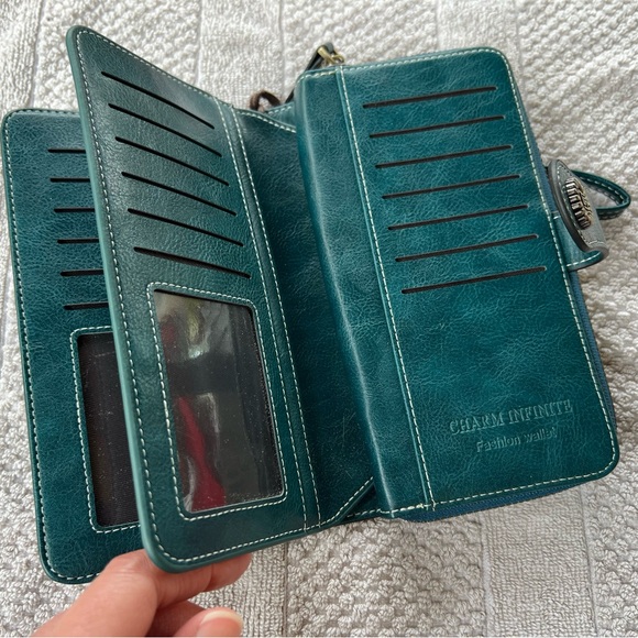 NWOT Ladies Charm Infinite Blue Green Leather Wristlet Wallet - Picture 4 of 9